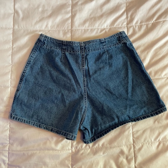 High waisted denim shorts with shoestring tie - Picture 2 of 3